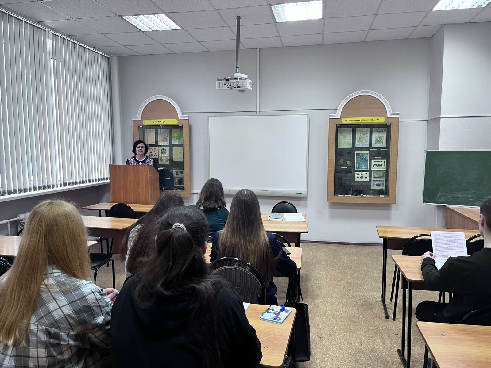 15 февраля 2025 г. доценты кафедры «Всеобщая история и обществознание» Л.Ю. Федосеева и Т.В. Гаврилова приняли участие в Дне открытых дверей, в ходе которого провели очередную консультацию по обществознанию для школьников 9-11 классов, готовящихся к сдаче ОГЭ и ЕГЭ в рамках итоговой аттестации